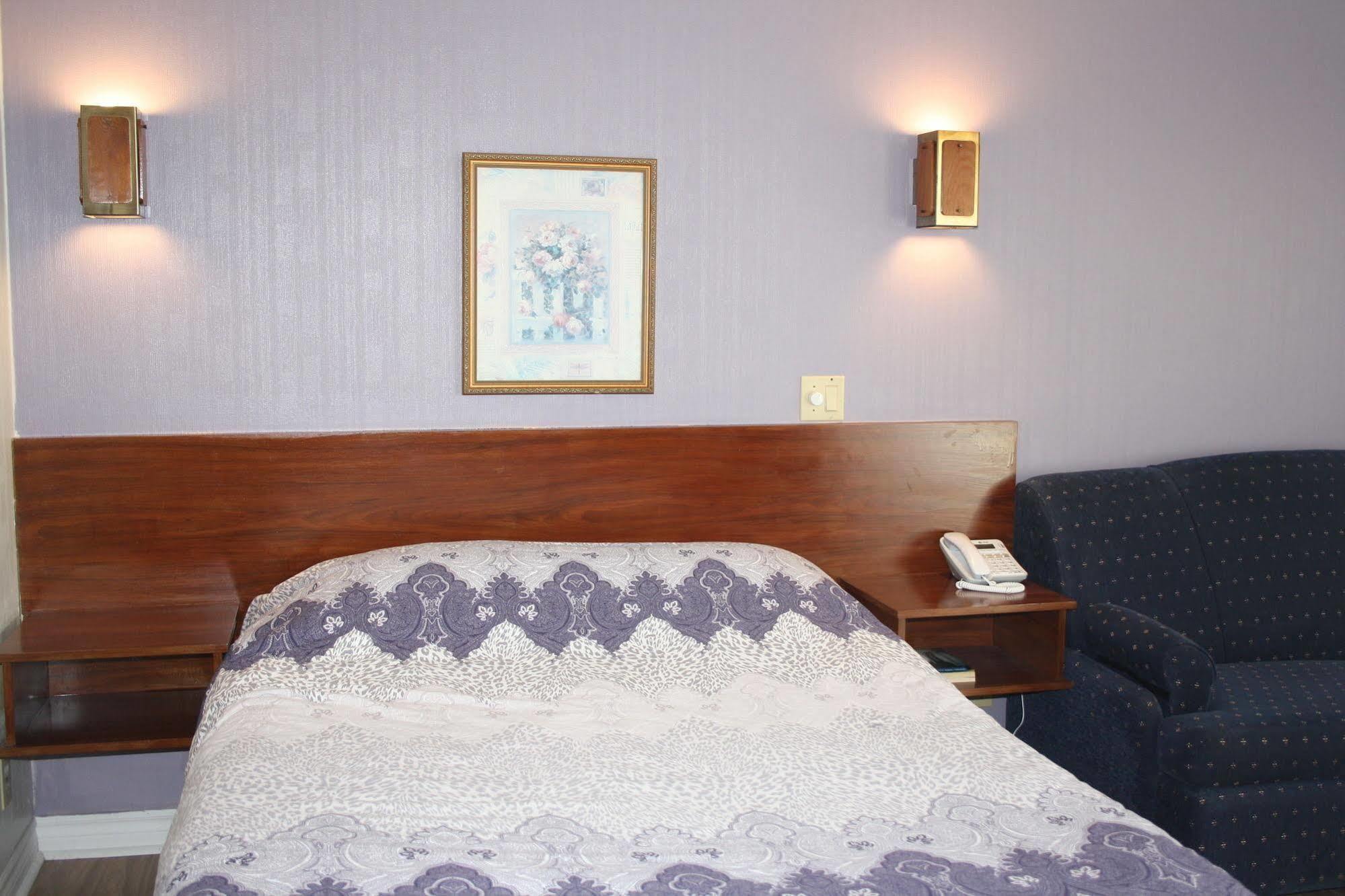 Au Doc Motel Repentigny Eksteriør bilde