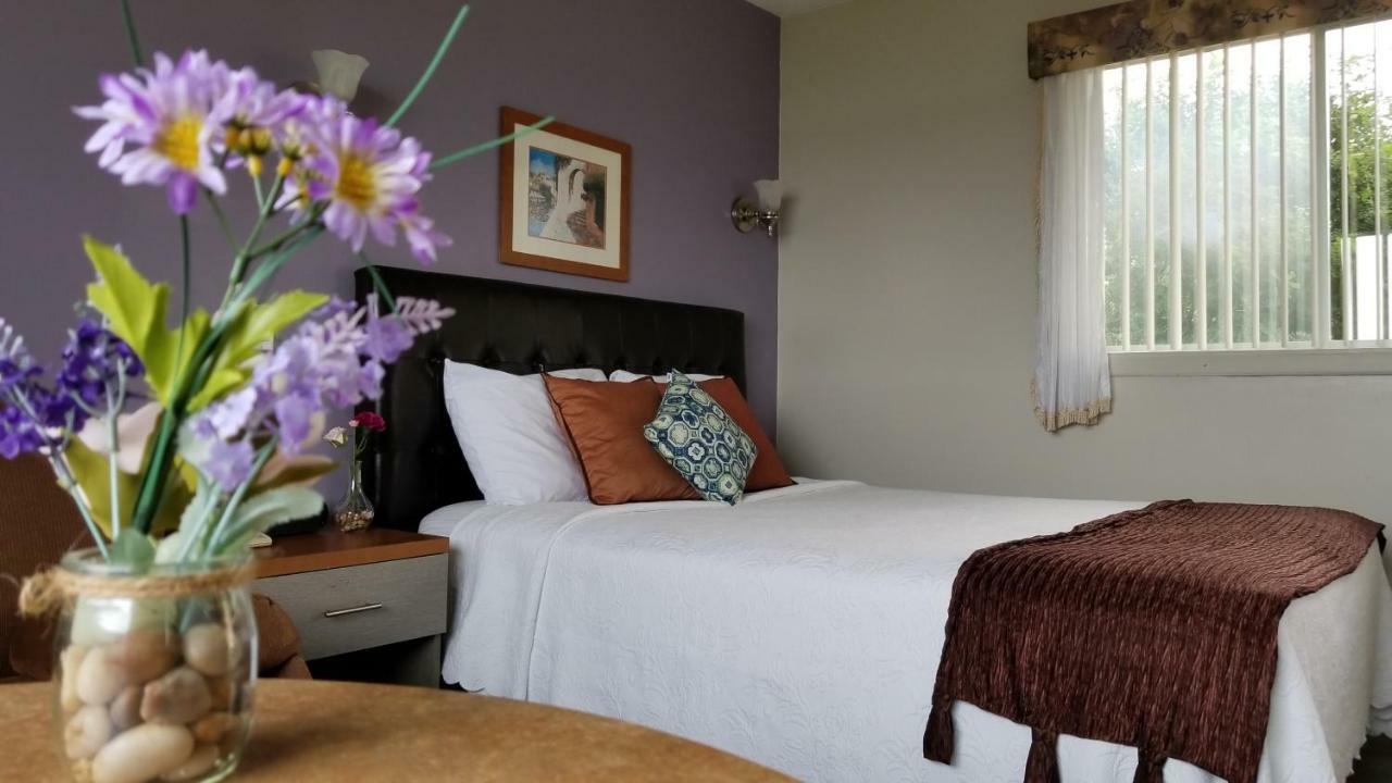 Au Doc Motel Repentigny Eksteriør bilde